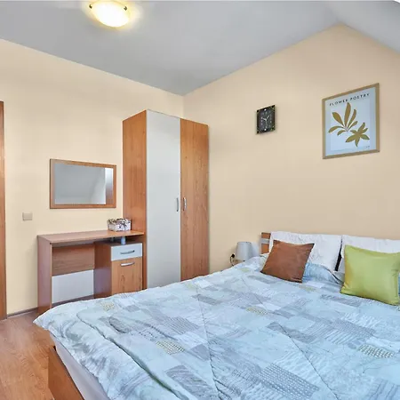 Charming 1-bedroom In Ravda By Flat Mаnаger 内塞伯尔