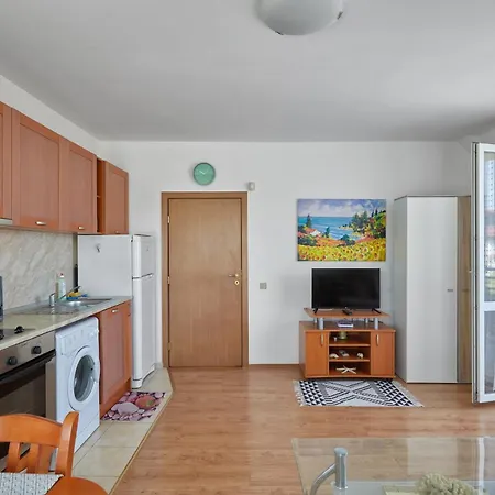 公寓 Charming 1-bedroom In Ravda By Flat Mаnаger 内塞伯尔