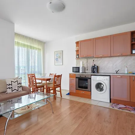 Charming 1-bedroom In Ravda By Flat Mаnаger * 内塞伯尔
